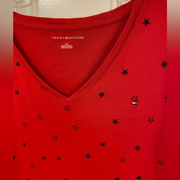 Gorgeous red Tommy Hilfiger t-shirt - Picture 3 of 5